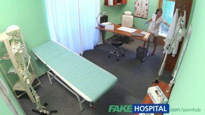 Mea Melone's hot bodybuilder is her patient's fake hospital patient - sexu.com - Czech Republic