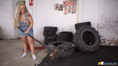 Lizzie in Garage Perv - DownblouseJerk - hotmovs.com