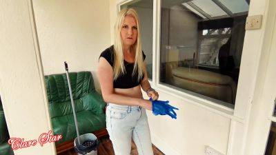 Cleaner Gets Her Jeans Wet - upornia