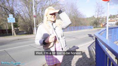 Gina Varney - British tourist Gina Varney deepthroats Czech dick in public - sexu.com - Britain - Czech Republic