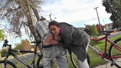 Promenade en vélo avec ma nympho - txxx.com