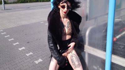 Dildoing In Public 5 Min - Lucy Ravenblood - upornia